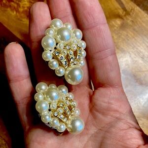 Retro 1980s Gold & Pearl Cluster Clip On Earrings